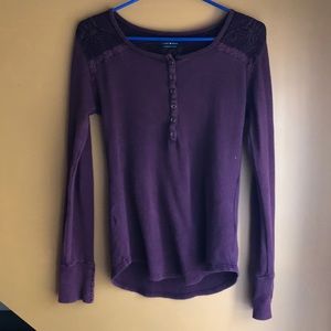 Long sleeve lucky brand tee.